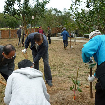 105學年度植樹週活動照片( 5 張相片 )